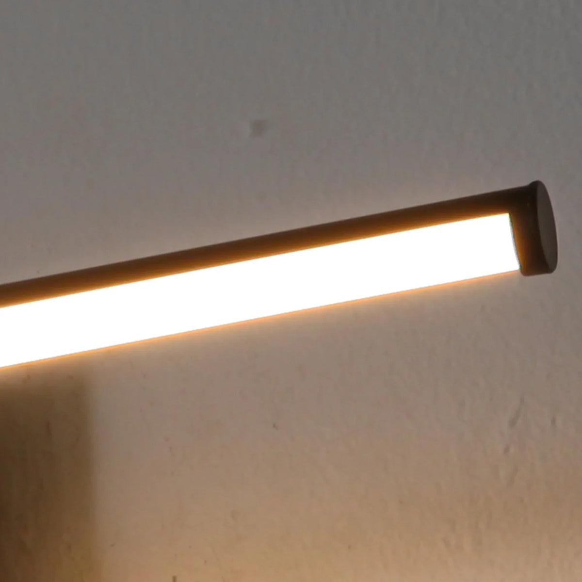 Battery-powered LED Mirror Vanity Light with Remote Control